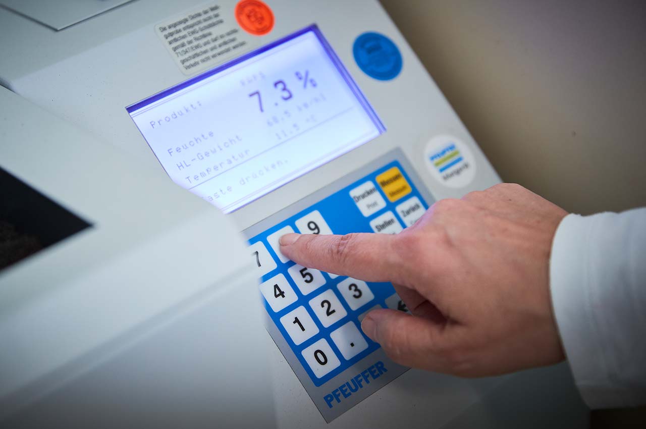 Analysis of rapeseed samples according to humidity