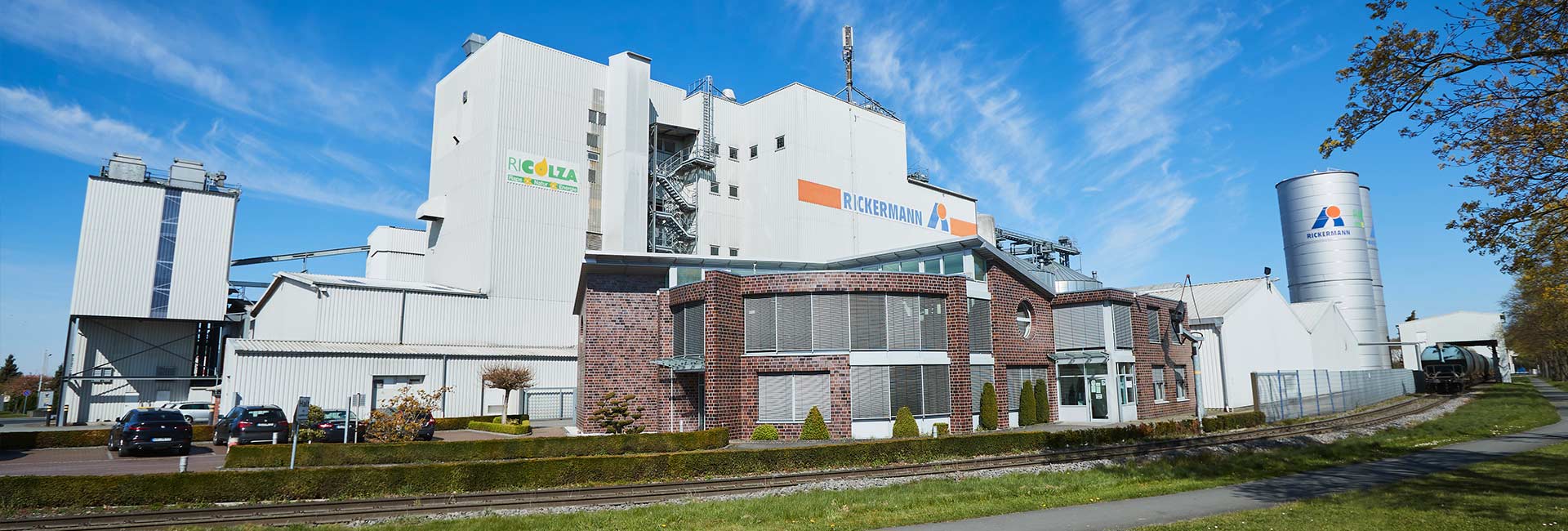 Main building and entrance to the Ernst Rickermann Landhandel GmbH in Herzlake